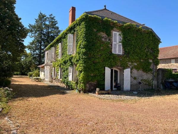 Propriete à vendre 8 pièces Proche de ROANNE (42)