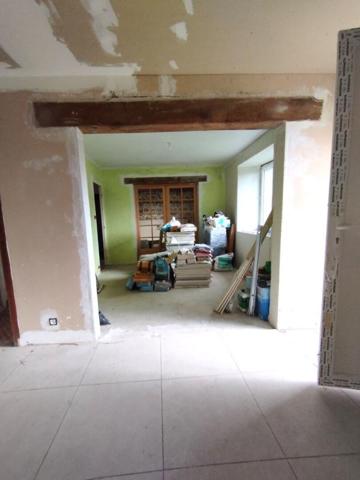 Longère en pierres 4 chambres à finir de rénover