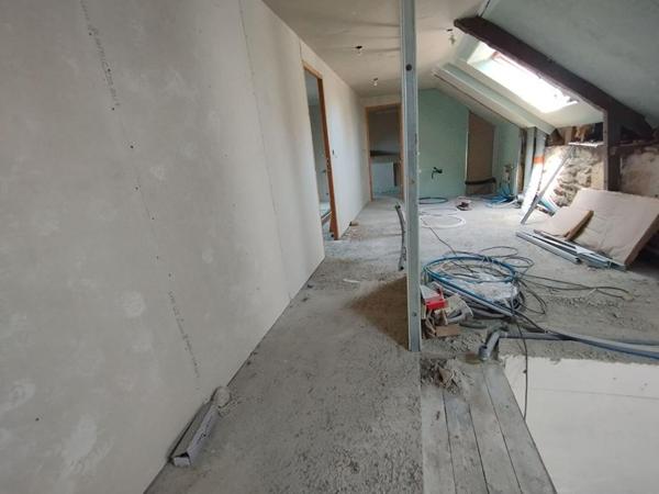 Longère en pierres 4 chambres à finir de rénover