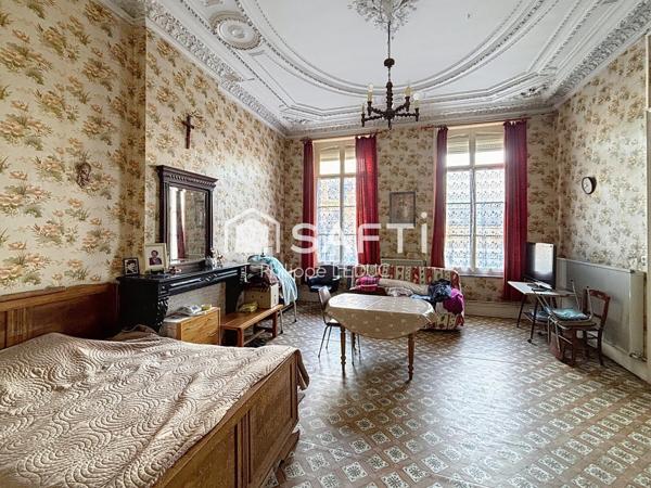 Le prestige d’une maison de maître, au cœur d’un cadre verdoyant.