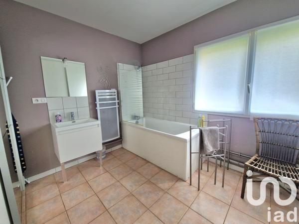 Maison 4 pièces de 107 m² à Forges-les-Eaux (76440)