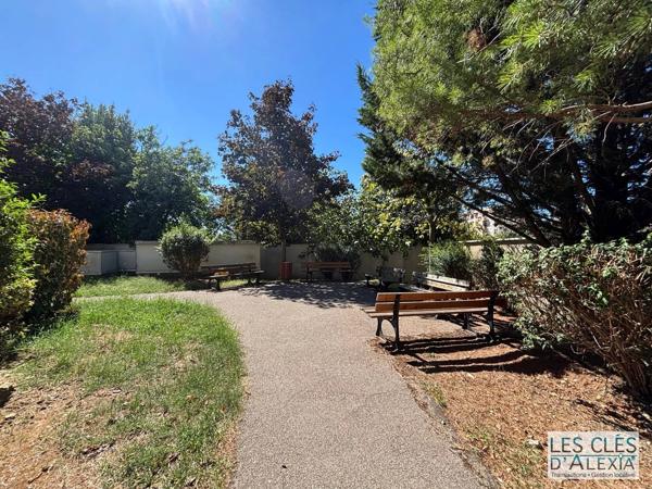 VAULX-EN-VELIN – T4 de 89,33 m² avec terrasse, jardin privatif et garage double en sus