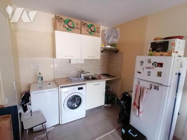 NOUVEAUTE TRENTE CINQ NOTAIRES !! Au 1er étage sur 3, venez découvrir cet appartement de type 2...
