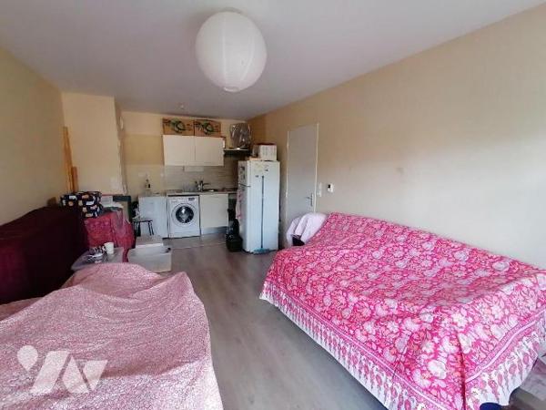 NOUVEAUTE TRENTE CINQ NOTAIRES !! Au 1er étage sur 3, venez découvrir cet appartement de type 2...