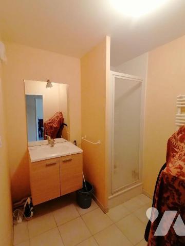 NOUVEAUTE TRENTE CINQ NOTAIRES !! Au 1er étage sur 3, venez découvrir cet appartement de type 2...