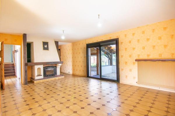 Maison familiale 4 chambres avec grand terrain et garage à Vayres (33870)