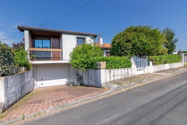 Maison familiale 4 chambres avec grand terrain et garage à Vayres (33870)