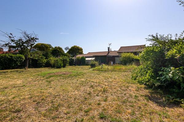 Maison familiale 4 chambres avec grand terrain et garage à Vayres (33870)