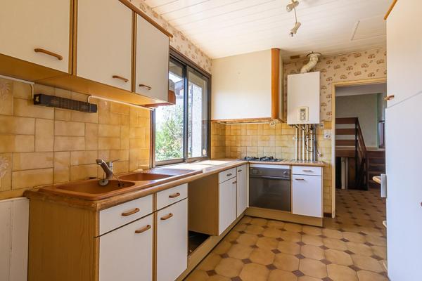 Maison familiale 4 chambres avec grand terrain et garage à Vayres (33870)