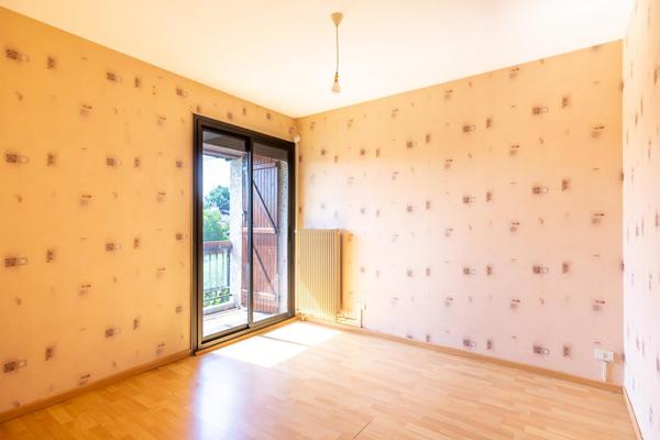 Maison familiale 4 chambres avec grand terrain et garage à Vayres (33870)
