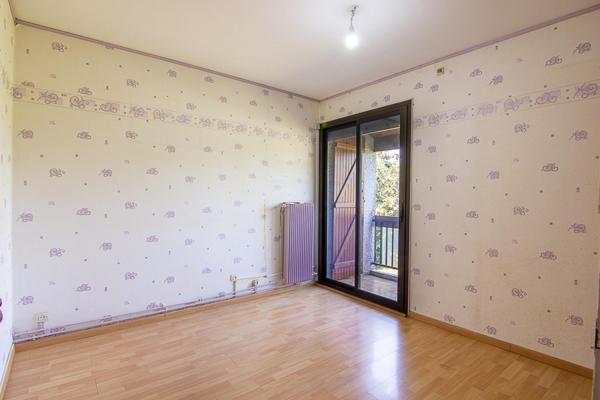 Maison familiale 4 chambres avec grand terrain et garage à Vayres (33870)