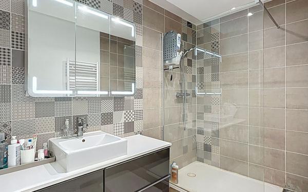 Appartement à vendre    2 pièces •  Reims