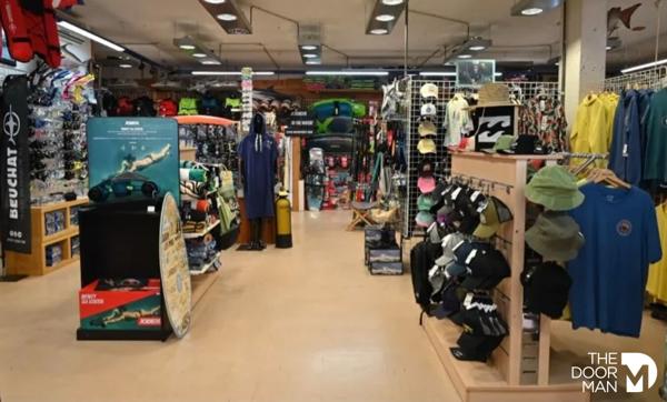 Locaux commerciaux - Vendu - 185 m² - LE LAVANDOU | The Door Man