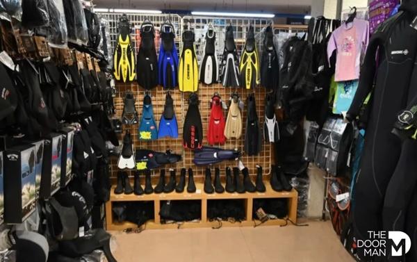 Locaux commerciaux - Vendu - 185 m² - LE LAVANDOU | The Door Man