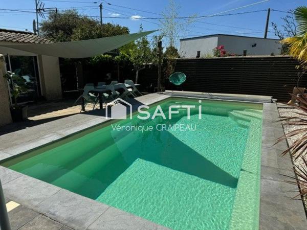 Charme, authenticité pour cette jolie maison familiale de 107m² hab avec 3 chambres, extérieur et piscine en village.