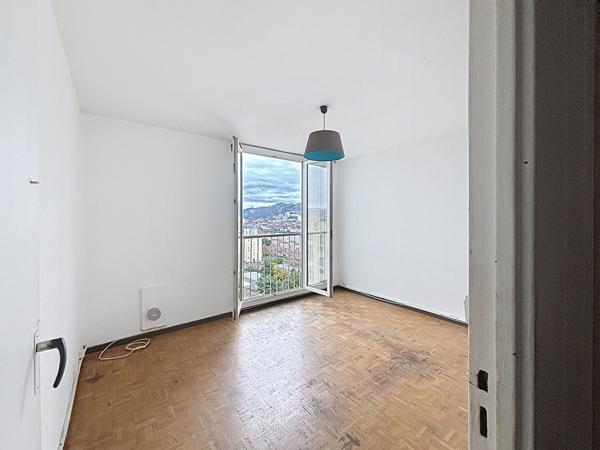 Appartement 2 pièces à vendre à Marseille - Vue dégagée, calme, avec parking et cave