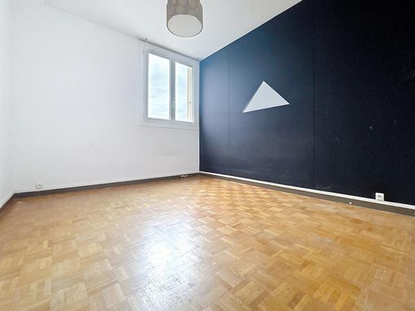 Appartement 2 pièces à vendre à Marseille - Vue dégagée, calme, avec parking et cave