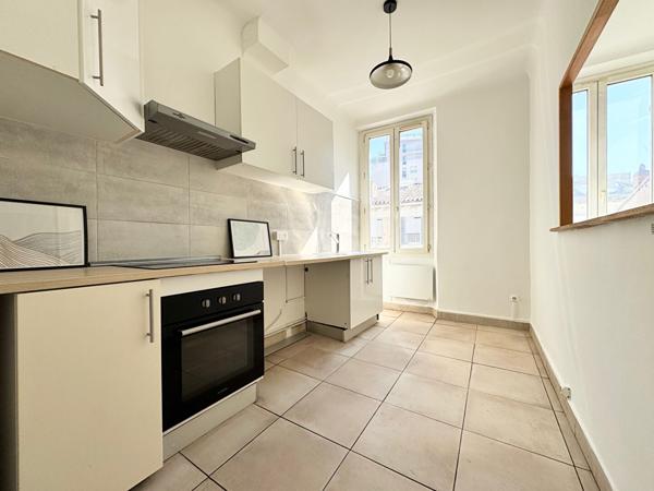 Appartement  T4 pièce(s) 74m2² Env- Avenue de Mazargues Prado - Dernier étage
