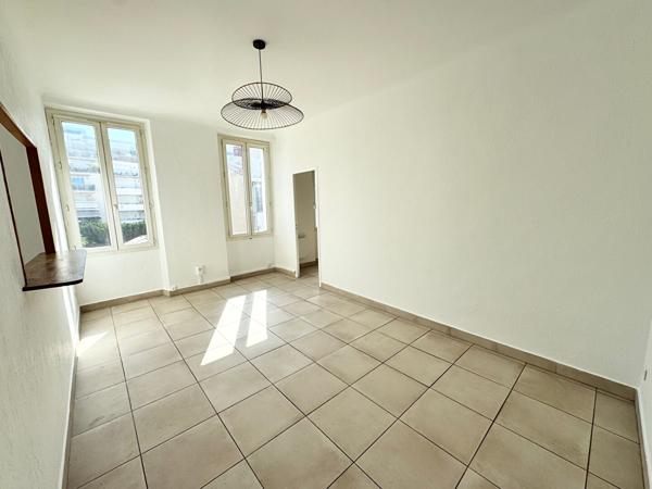 Appartement  T4 pièce(s) 74m2² Env- Avenue de Mazargues Prado - Dernier étage