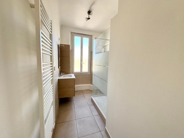 Appartement  T4 pièce(s) 74m2² Env- Avenue de Mazargues Prado - Dernier étage