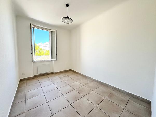 Appartement  T4 pièce(s) 74m2² Env- Avenue de Mazargues Prado - Dernier étage