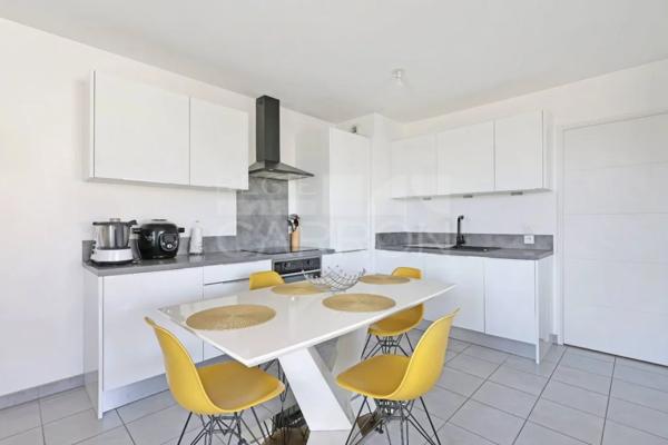 Appartement 3 pièces avec balcon - 2 chambres A VENDRE - VENISSIEUX - 61.19 m 2 - 174 000 €