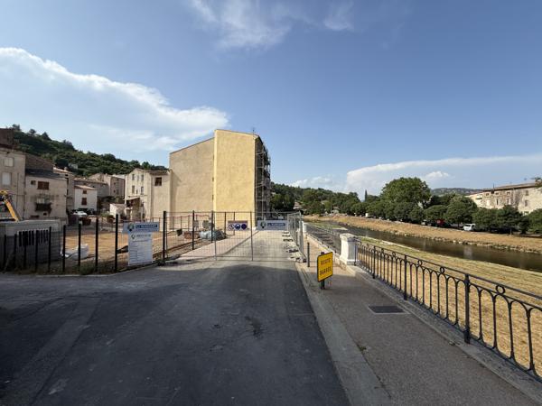 Bédarieux (34600) Maison de village en cours de rénovation 79 m2 et sa cave de 35 m2 face à l'Orb