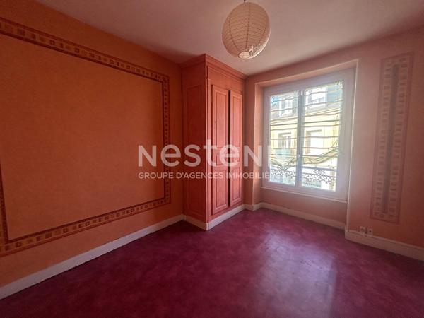 Immeuble au coeur de La Suze avec local commercial et appartement !