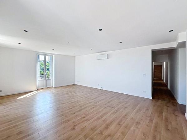 Appartement de 105 m²  avec parking et  DPE A