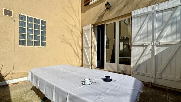 Chanteloup-les-Vignes (78570) CENTRE VILLAGE : MAISON DE VILLE AUX VOLUMES SURPRENANTS.