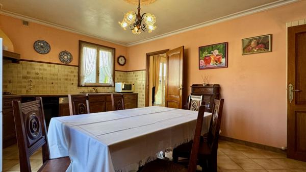 Chanteloup-les-Vignes (78570) CENTRE VILLAGE : MAISON DE VILLE AUX VOLUMES SURPRENANTS.