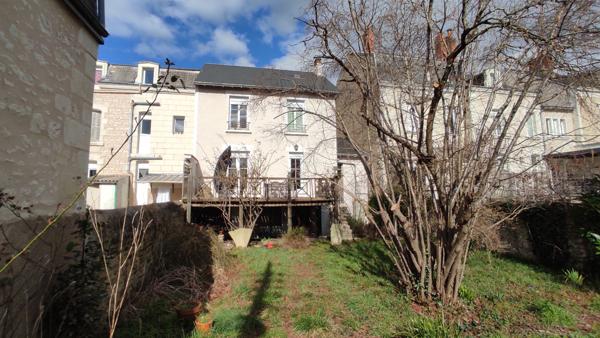 MAISON CENTRE VILLE  AVEC JARDIN ET GARAGE