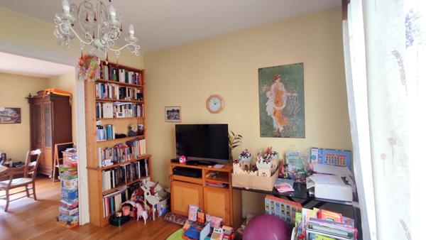 MAISON CENTRE VILLE  AVEC JARDIN ET GARAGE