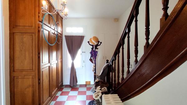 MAISON CENTRE VILLE  AVEC JARDIN ET GARAGE