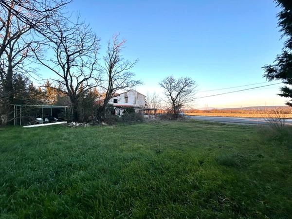 Ancien restaurant à réhabiliter – Le long de la N7 PIERRELATTE (26)