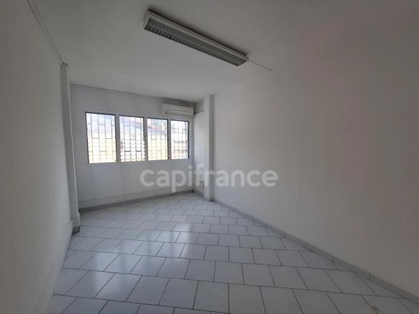 A LOUER – Local professionnel de 81 m² – Centre-ville de Fort-de-France