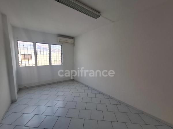 A LOUER – Local professionnel de 81 m² – Centre-ville de Fort-de-France