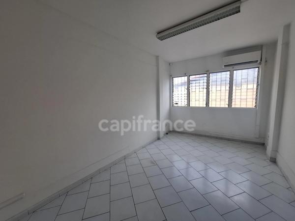 A LOUER – Local professionnel de 81 m² – Centre-ville de Fort-de-France