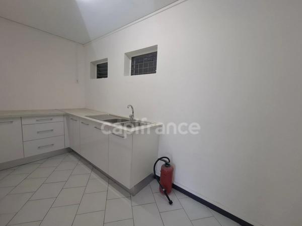 A LOUER – Local professionnel de 81 m² – Centre-ville de Fort-de-France