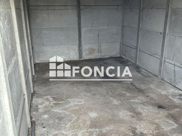 Location Parking 12 m² - 283 RUE DES FRERES JAMAIN Rochefort 17300