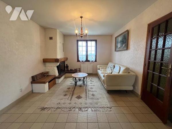 A VENDRE - MESQUER PROCHE CENTRE ET PLAGES - MAISON FAMILIALE T6
Proche du Centre de Mesquer, ...