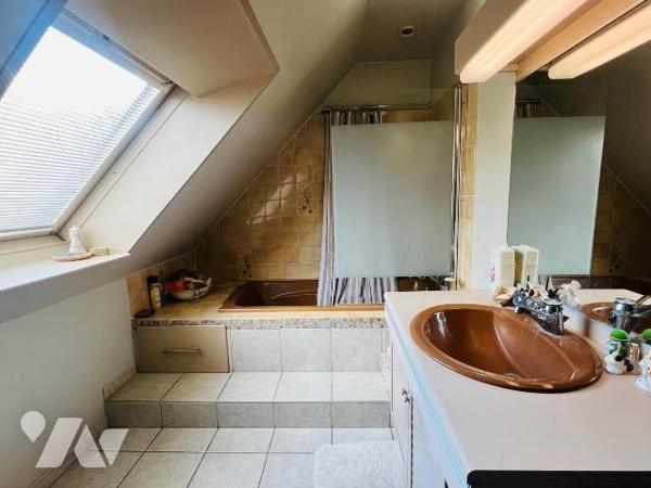 A VENDRE - MESQUER PROCHE CENTRE ET PLAGES - MAISON FAMILIALE T6
Proche du Centre de Mesquer, ...