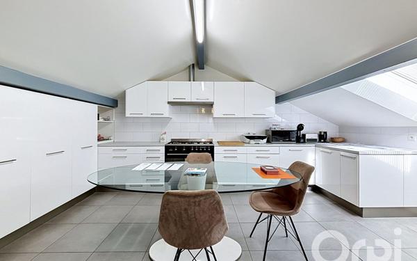Maison à vendre    8 pièces • 254 m2 Ambilly