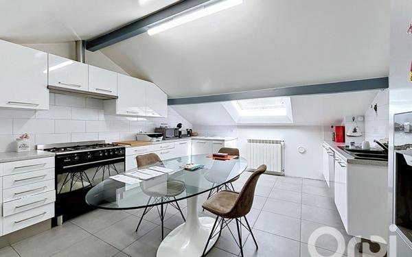 Maison à vendre    8 pièces • 254 m2 Ambilly