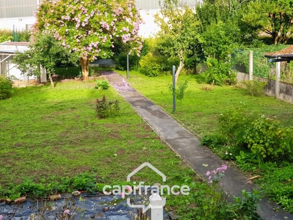 Dpt Sarthe (72), à vendre BESSE SUR BRAYE maison P6 de 94 m² - Terrain de 524,00 m²