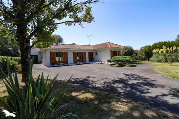 Maison à vendre |  Saint-Laurent-de-Cognac |  4 pièces | 189 m²