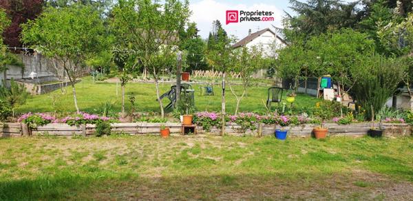 Pavillon 5 pièces - 3 chambres  - 105 m²  - sous sol total + garage extérieur - terrain 1070 m²