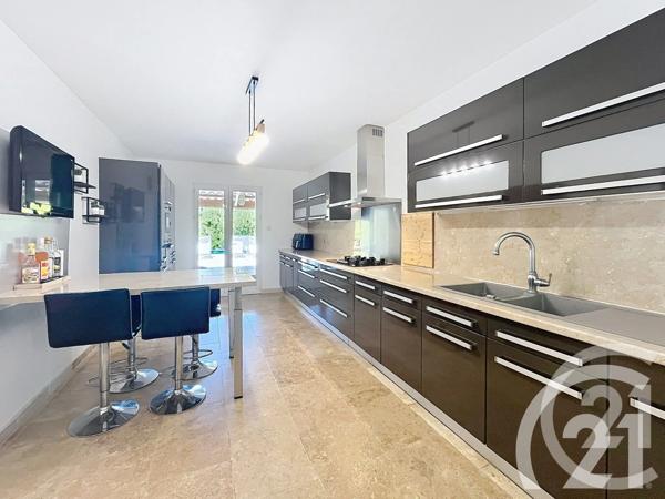 Maison à vendre  8 pièces - 238 m 2   CAVAILLON  - 84