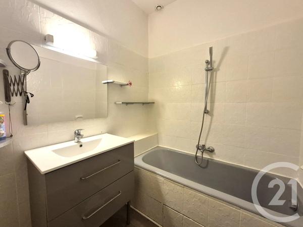 Appartement F3 à vendre  3 pièces - 72 m 2   CARPENTRAS  - 84