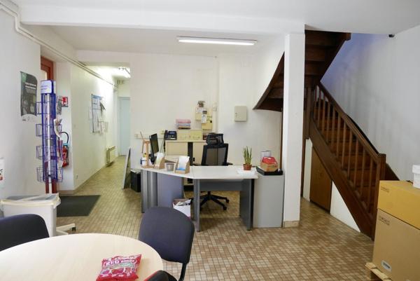 IMMEUBLE A USAGE DE BUREAUX OU AUTRES...